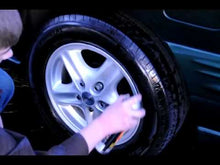 Cargar y reproducir el video en el visor de la galería, Meguiars Hot Shine Tire Coating - Renovador de Neumáticos 444ml